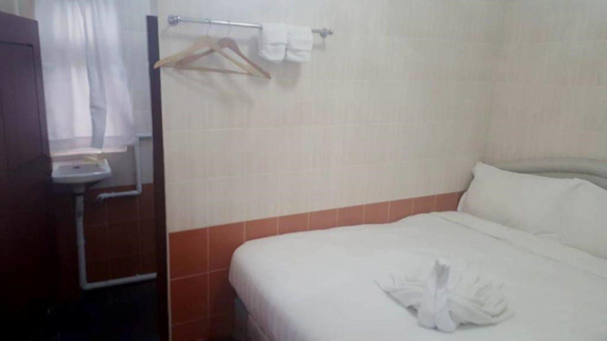 Pandora Motel Γιανγκόν Εξωτερικό φωτογραφία