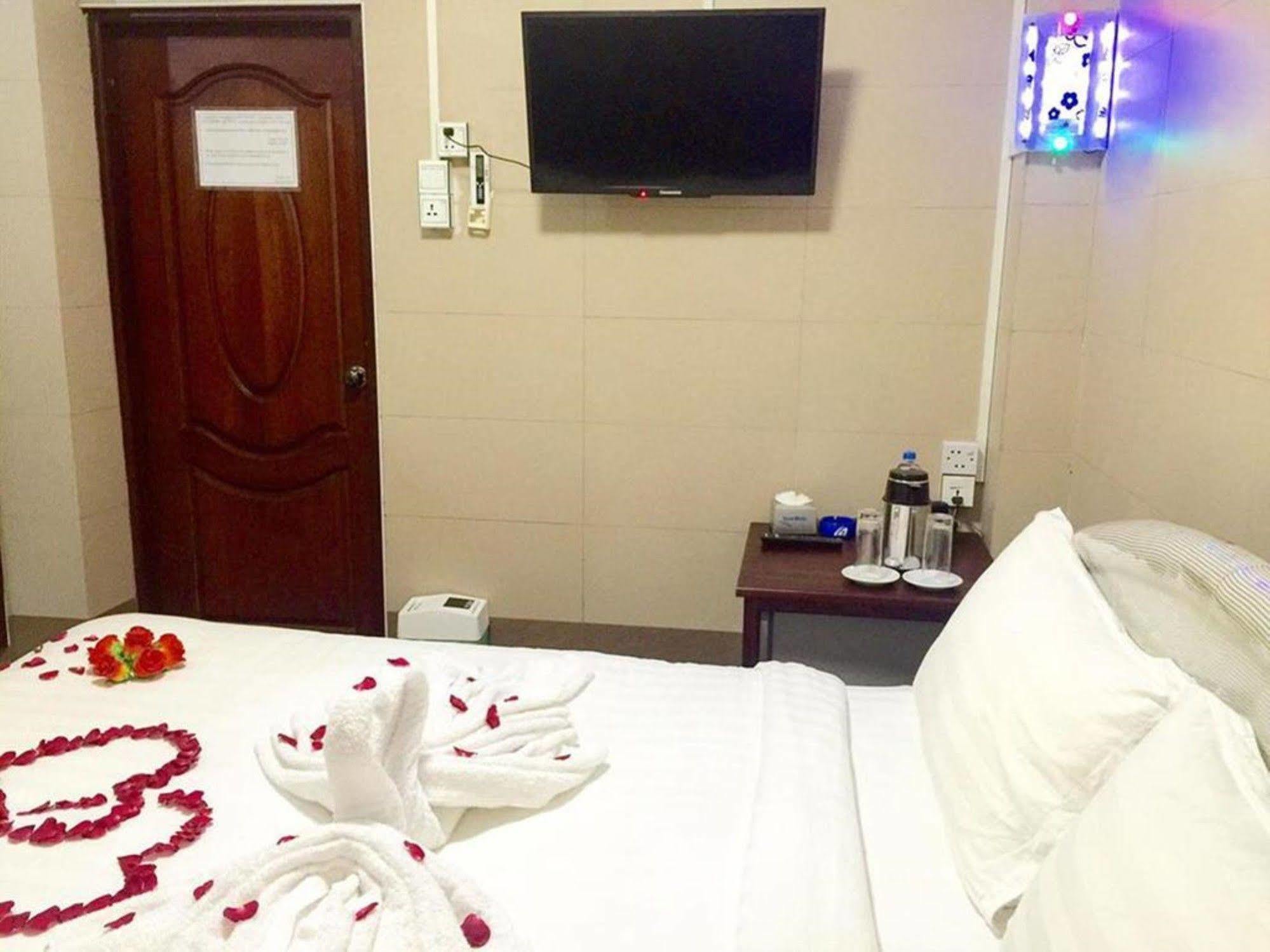 Pandora Motel Γιανγκόν Εξωτερικό φωτογραφία